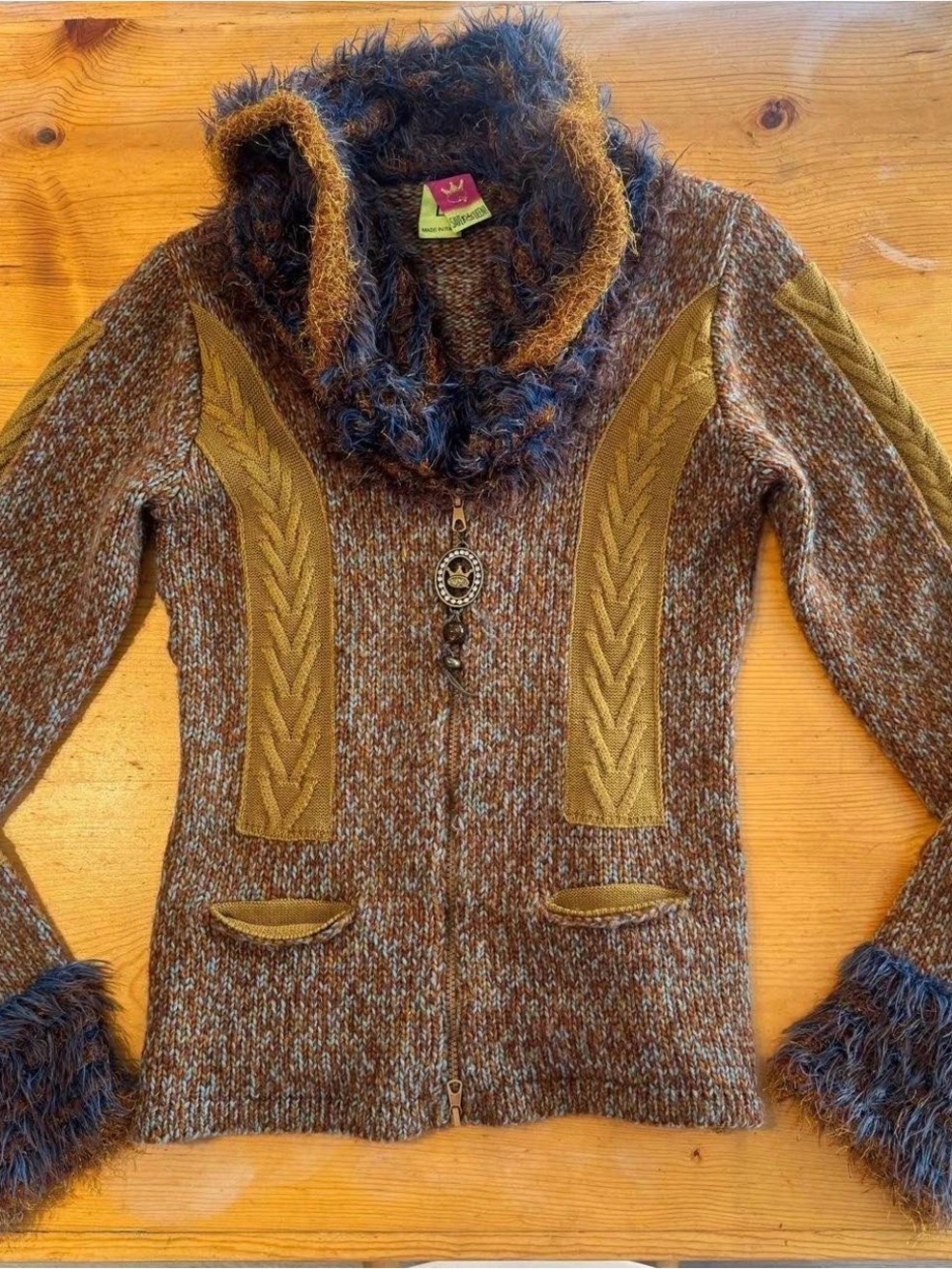 Save the Queen! Knit Zip Jacket Faux Fur Trim Adjustable Collar - Picture 5 of 6